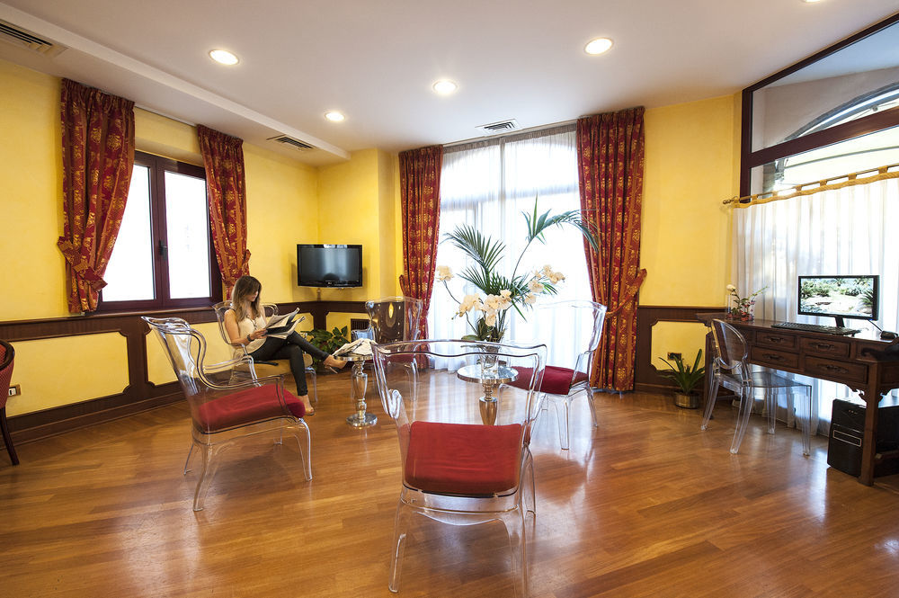 Hotel Regent - In Pieno Centro Сан-Бенедетто-дель-Тронто Екстер'єр фото