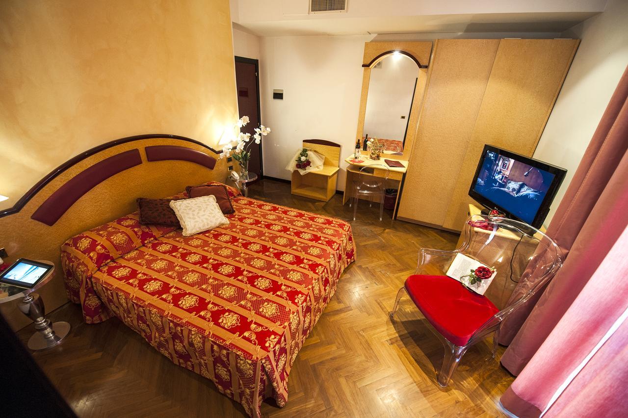 Hotel Regent - In Pieno Centro Сан-Бенедетто-дель-Тронто Екстер'єр фото