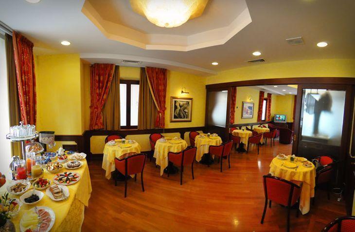 Hotel Regent - In Pieno Centro Сан-Бенедетто-дель-Тронто Екстер'єр фото