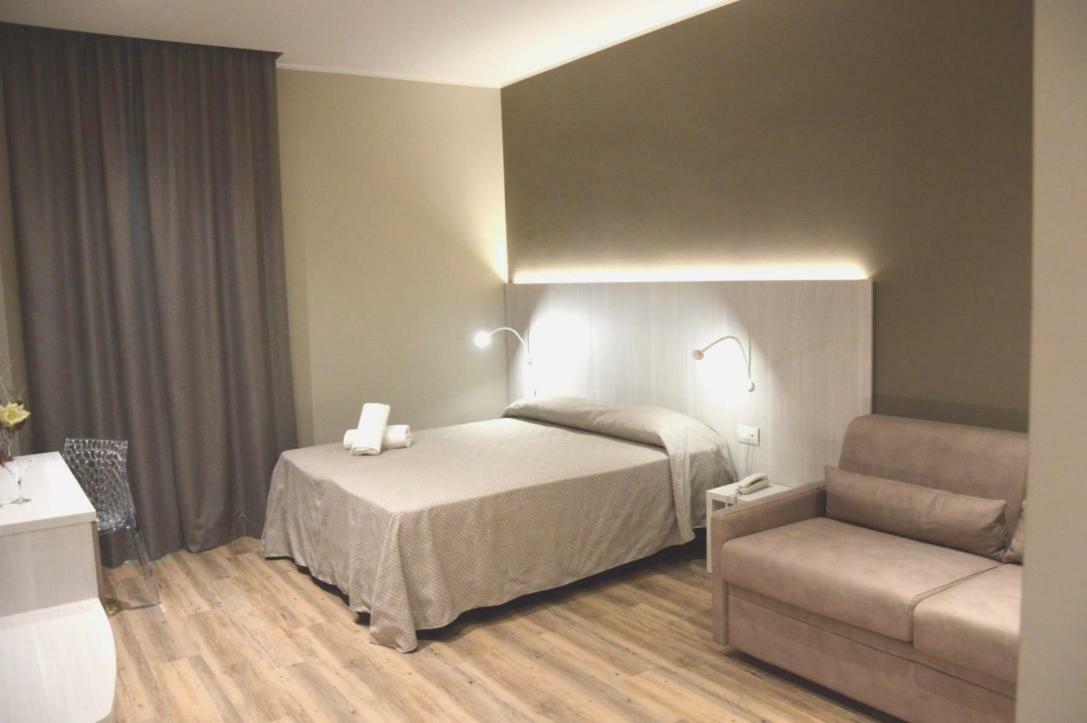 Hotel Regent - In Pieno Centro Сан-Бенедетто-дель-Тронто Екстер'єр фото