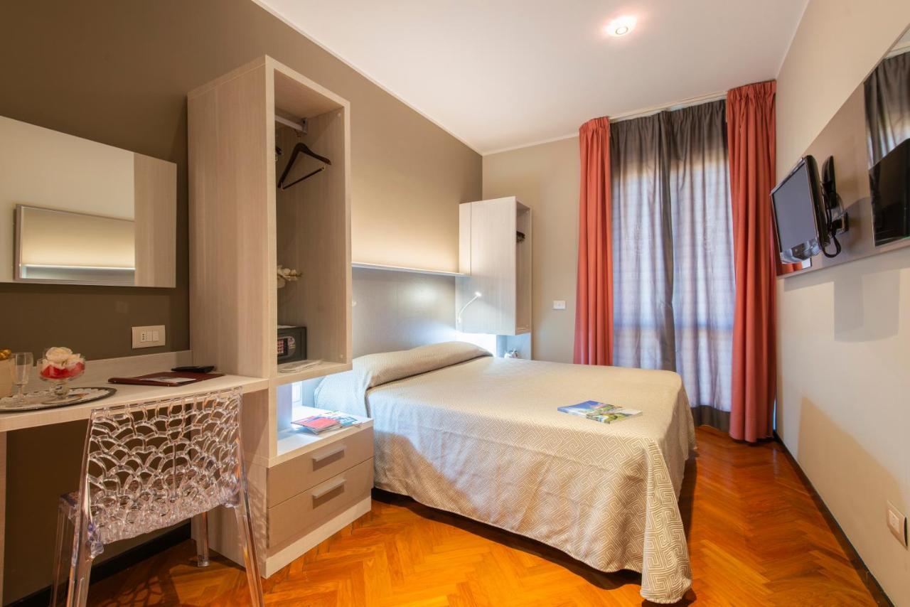 Hotel Regent - In Pieno Centro Сан-Бенедетто-дель-Тронто Екстер'єр фото