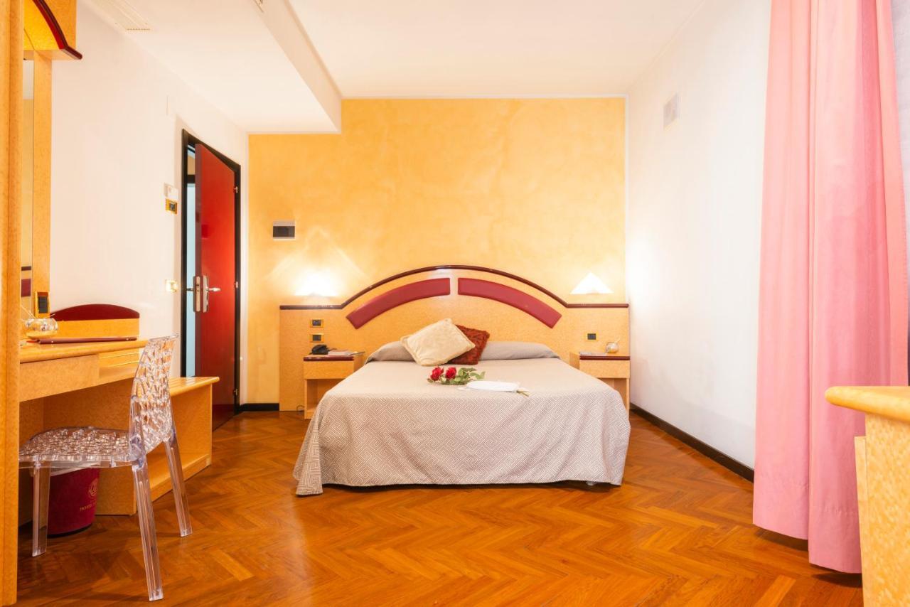 Hotel Regent - In Pieno Centro Сан-Бенедетто-дель-Тронто Екстер'єр фото