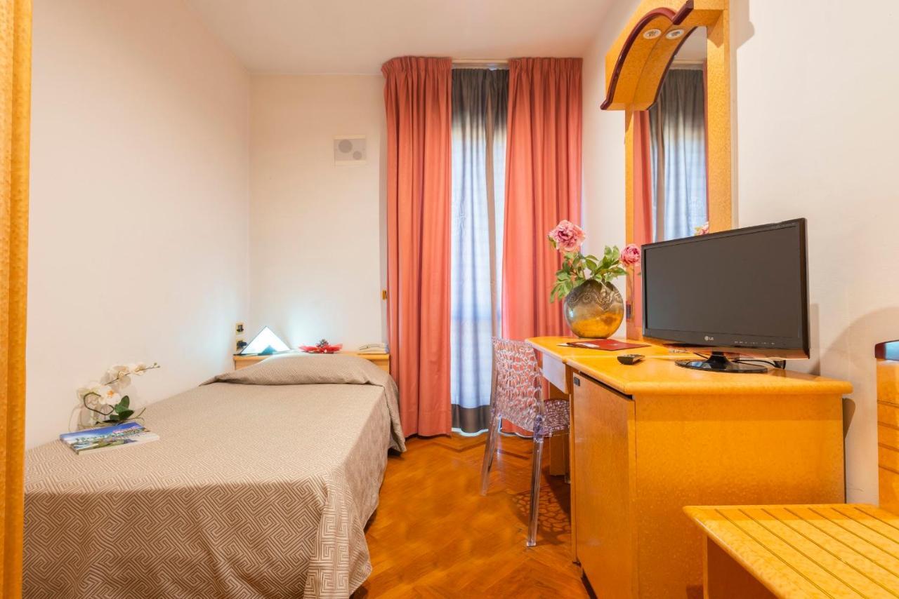 Hotel Regent - In Pieno Centro Сан-Бенедетто-дель-Тронто Екстер'єр фото