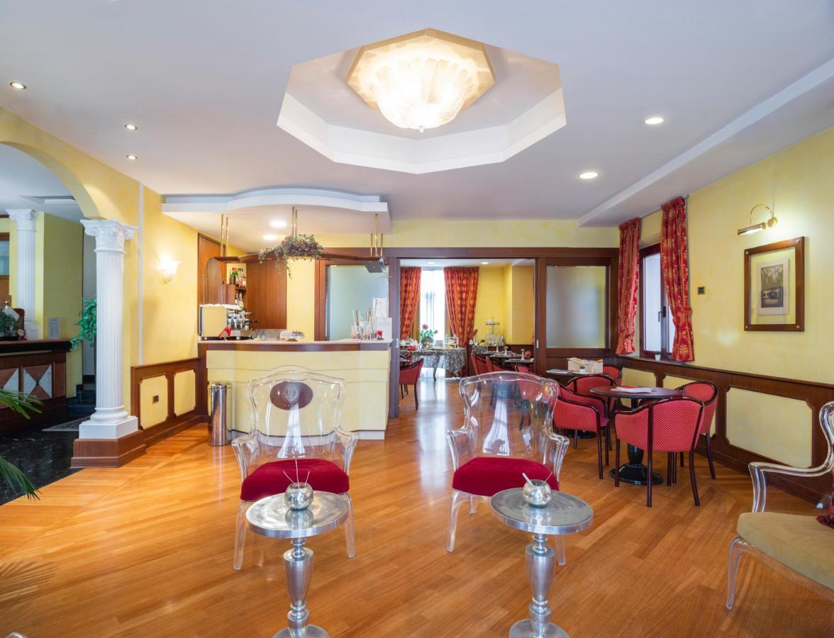 Hotel Regent - In Pieno Centro Сан-Бенедетто-дель-Тронто Екстер'єр фото