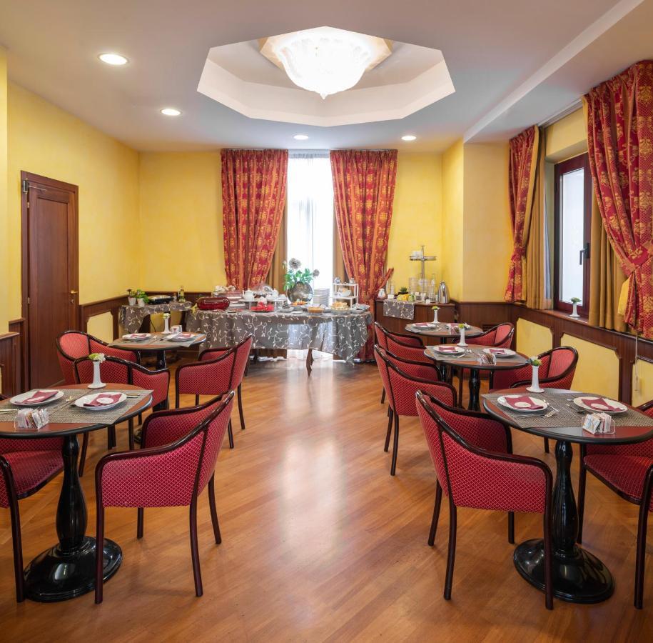 Hotel Regent - In Pieno Centro Сан-Бенедетто-дель-Тронто Екстер'єр фото